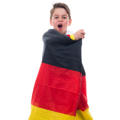 kind feuert deutschland beim fußball an