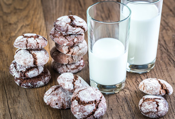 Chocolate cookies with glasses of milk