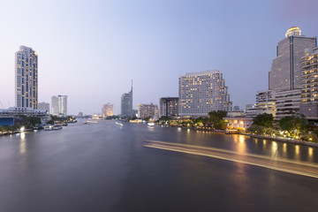 Obraz premium River view with the lights, boats and modern buildings at night,