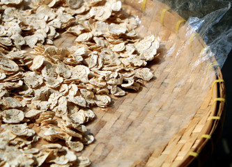Sun dried banana slices on the threshing basket