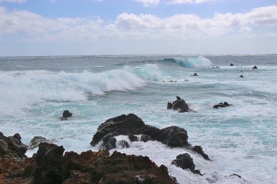 Fototapeta Wild sea with breaking waves on black lava rocks on the east coast of Lanzarote, Canary Islands, Spain. In the Northeast of the Island between Arrieta and Orzola.. 