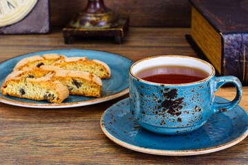 Kantuchchi with Almonds and Raisins, Biscotti