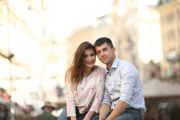 Obraz premium Couple in love are on the streets in Vienna