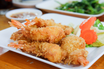 fried shrimp on plate for served in a restaurant