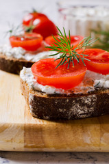 Sandwich with tomatoes