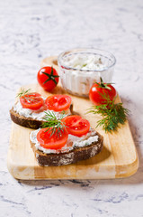 Sandwich with tomatoes