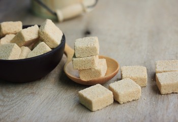 brown cane sugar cube