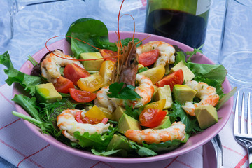 Insalata di avocado e gamberi
