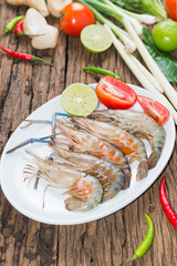 raw shrimp for Sour prawn soup