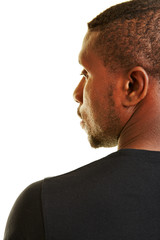 Gesicht eines afrikanischen Mannes im Profil
