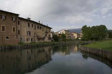 Fototapeta na wymiar Velino river in Rieti, Italy