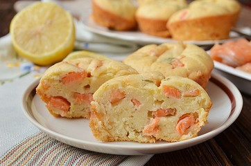 Маффины с красной рыбой и сыром