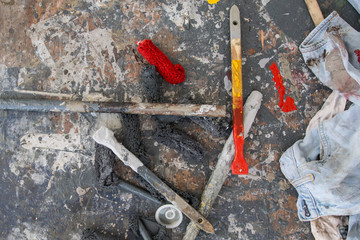 Obraz premium Paints and paint brushes on a palette