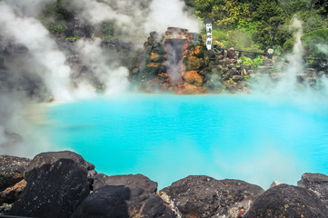 Fototapeta premium 別府地獄めぐり 海地獄 / Onsen at Beppu in Oita, Japan