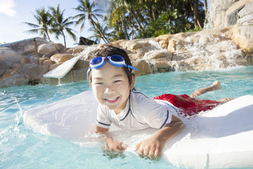 南国の風景と子供