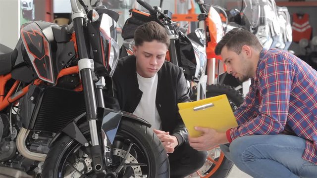 Customer talks with consultant about the motorbike