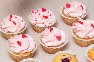 Obraz na płótnie Canvas Cupcakes with pink cream