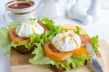 Sandwich with poached eggs
