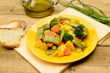 Verdure miste nel piatto