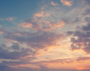 Fototapeta premium jasne niebo zachód słońca w tle