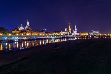 Obraz premium Dresdner Skyline bei Nacht