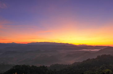 Fototapeta premium Morning sky and stunning mountain scenery at Doi Hua Mod,Umphang Wildlife Sanctuary,Tak Province,northwestern Thailand