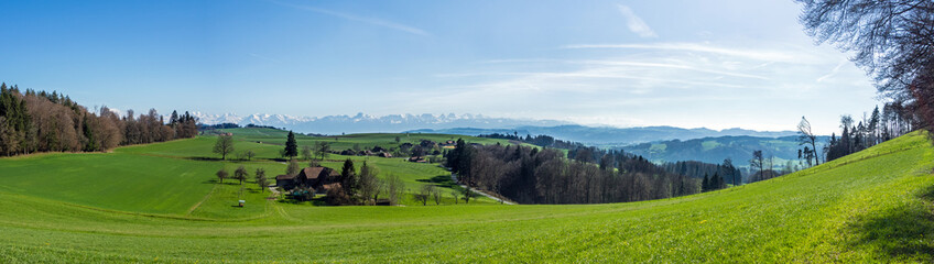 Fototapeta na wymiar Panorama mit Gebirgskette, Bern, Schweiz