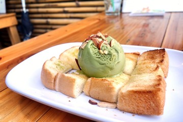 green tea ice cream with toast