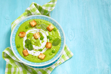 Pea soup with mint and fried bread