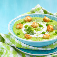 Pea soup with mint and fried bread