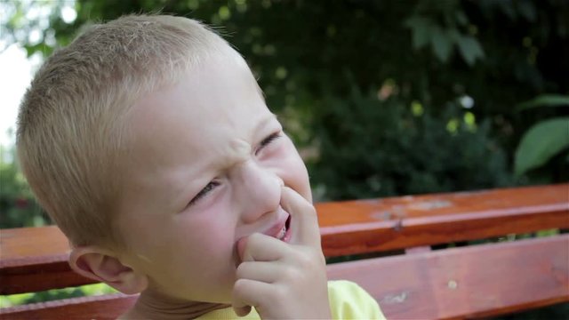 Boy Picking His Nose/boy laughing and pushed a finger in the nose without teeth