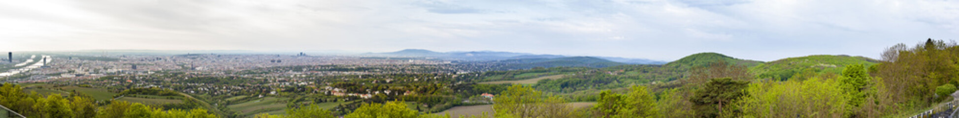 Fototapeta na wymiar panorama of vienna with the suburbs and river danube