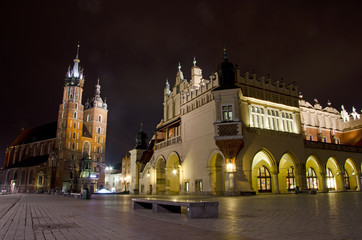 Fototapeta na wymiar Plac Mariacki, Krakow in the night