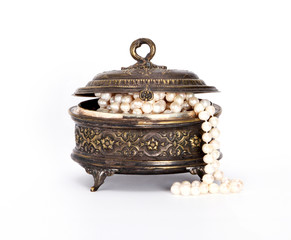Casket with pearl beads
