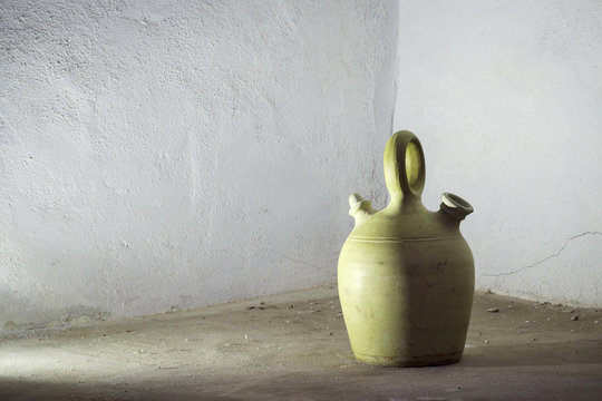 Botijo en la bodega
