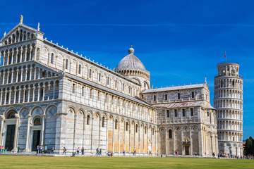 Fototapeta premium Leaning tower and Pisa cathedral
