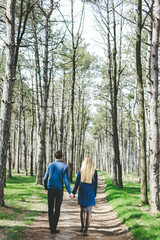 Obraz premium Stunning sensual outdoor portrait of young stylish fashion couple