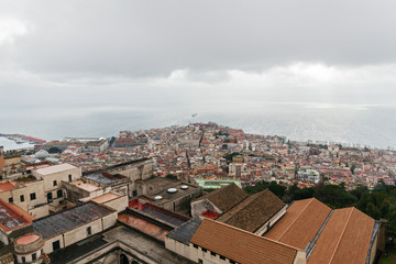 Fototapeta na wymiar Napoli (Italia) - Quartiere Vomero, panorama dal belvedere di San Martino con Spaccanapoli