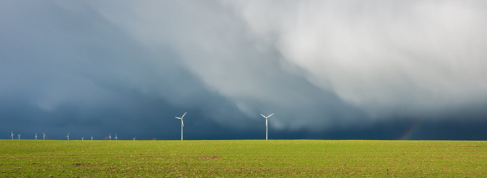 Gef&auml;hrliche Unwetterfront Sturmfront zieht &uuml;ber den Barnim, Bernau, Brandenburg, Deutschland