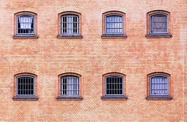 Gefängnis mit Gitterfenstern, Justizvollzugsanstalt JVA (Detail)