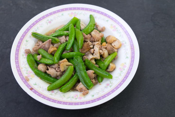 Stir fry sugar snap peas with pork