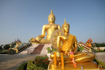 Big golden buddha statue