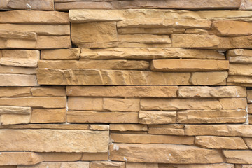 Masonry of thin layers stone