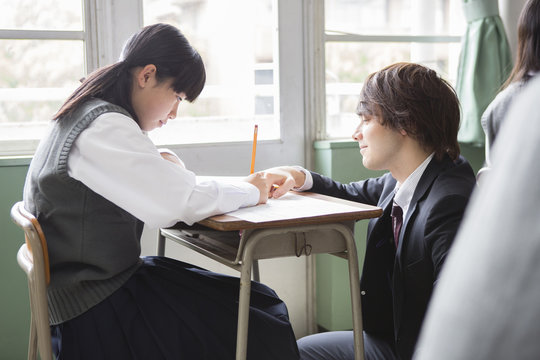男性教師と女子生徒