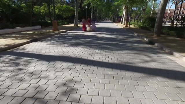 Siviglia, Andalusia, Spagna - Aprile 14, 2016: Piazza di Spagna (Ultra High Definition, UltraHD, Ultra HD, UHD, 4K, 2160P, 3840x2160)