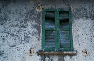 Obraz na płótnie Canvas Green Rustic Window