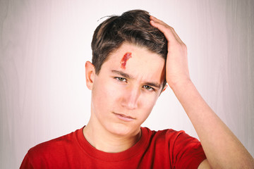 Bilder und Videos suchen: kopfverletzung