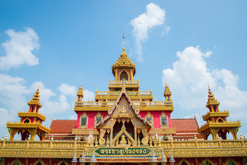 Fototapeta premium Temple in Thailand, Wat Prathat Ruang Rong, Thailand.