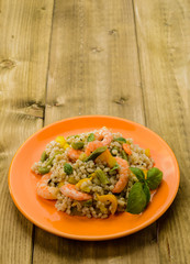 Orzo con verdure e gamberetti, texture