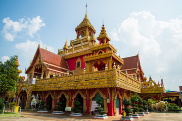 Fototapeta premium Temple in Thailand, Wat Prathat Ruang Rong, Thailand.